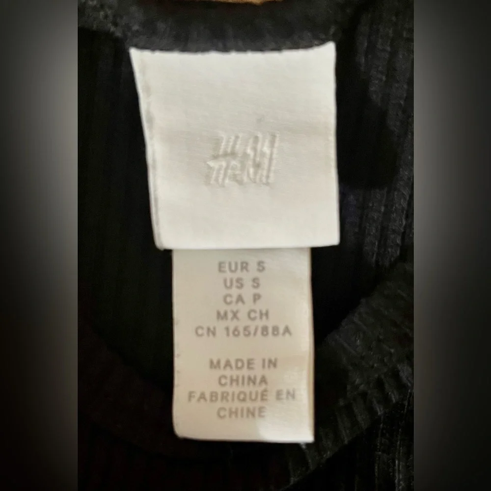 H&M Razor Back Tank 🖤 - Picture 2 of 2